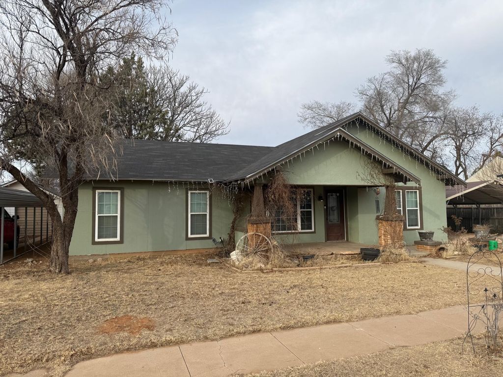 1916 N 3rd Street, Tahoka, TX 79373