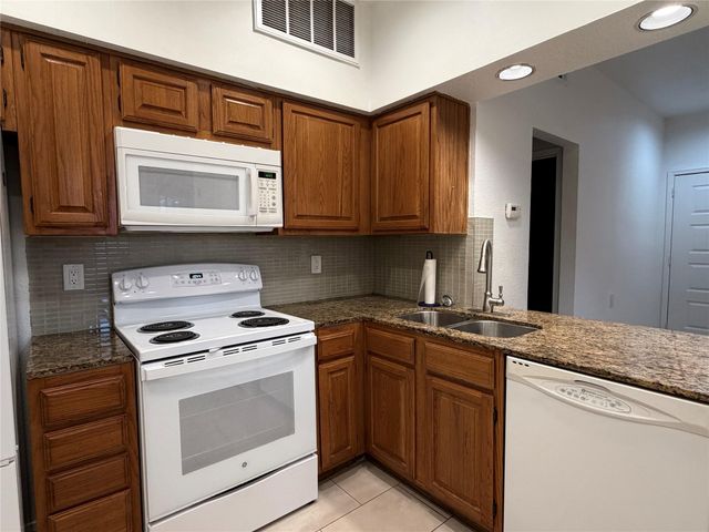 2011 Spenwick Drive 717, Houston, TX 77055