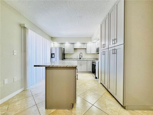 5205 Cedarbend DR 4, Fort Myers, FL 33919