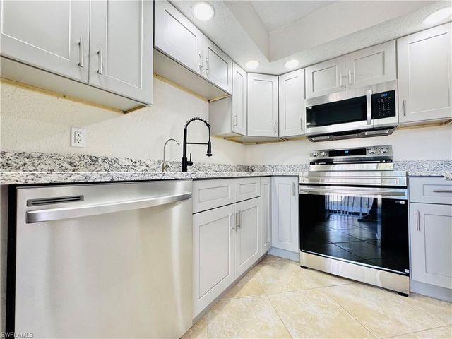 5205 Cedarbend DR 4, Fort Myers, FL 33919