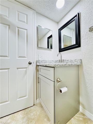 5205 Cedarbend DR 4, Fort Myers, FL 33919