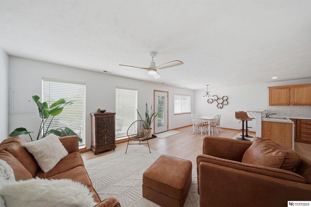 8843 Venice Lane, Lincoln, NE 68526