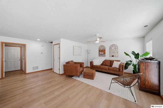8843 Venice Lane, Lincoln, NE 68526