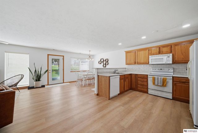 8843 Venice Lane, Lincoln, NE 68526