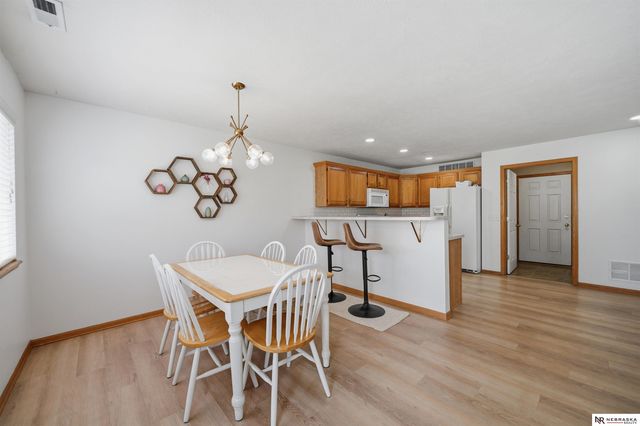 8843 Venice Lane, Lincoln, NE 68526