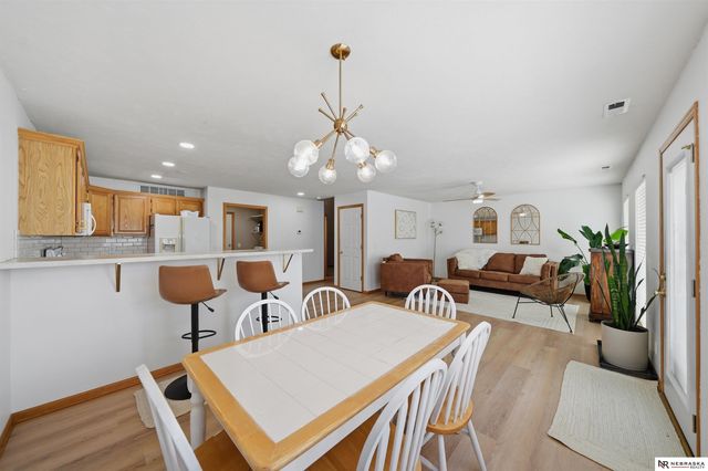 8843 Venice Lane, Lincoln, NE 68526