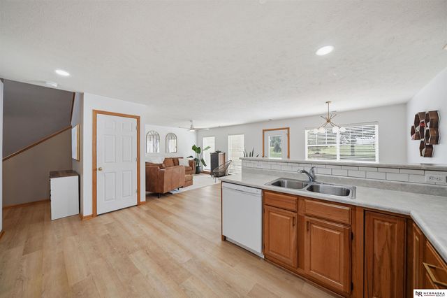 8843 Venice Lane, Lincoln, NE 68526