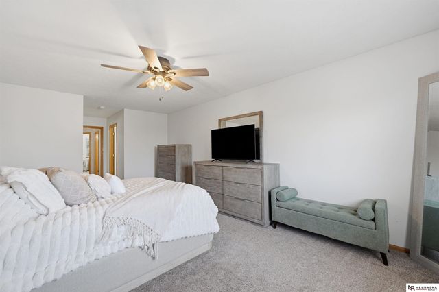 8843 Venice Lane, Lincoln, NE 68526