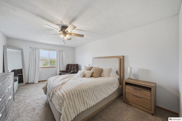 8843 Venice Lane, Lincoln, NE 68526
