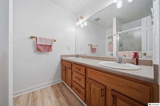 8843 Venice Lane, Lincoln, NE 68526