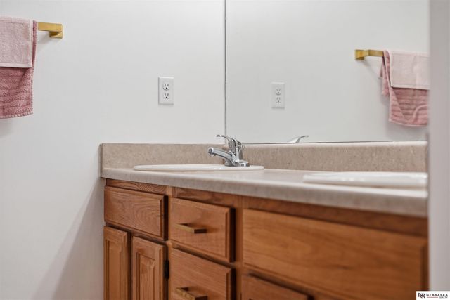 8843 Venice Lane, Lincoln, NE 68526