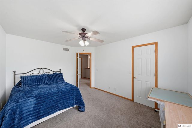 8843 Venice Lane, Lincoln, NE 68526