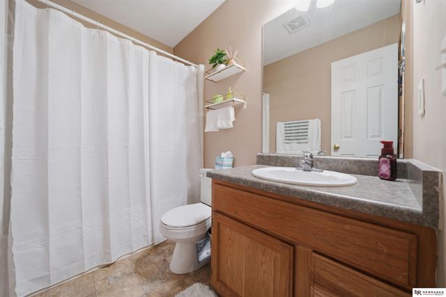 8843 Venice Lane, Lincoln, NE 68526