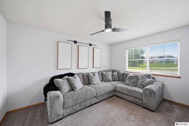8843 Venice Lane, Lincoln, NE 68526