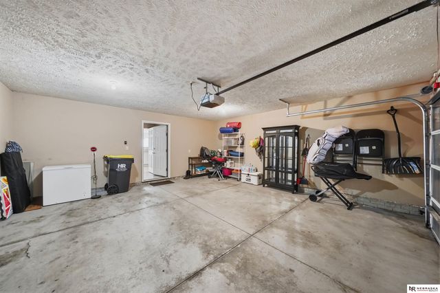 8843 Venice Lane, Lincoln, NE 68526