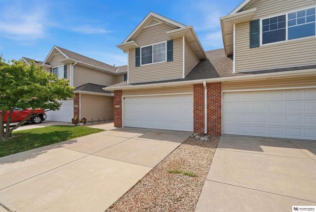 8843 Venice Lane, Lincoln, NE 68526