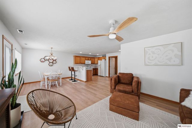 8843 Venice Lane, Lincoln, NE 68526