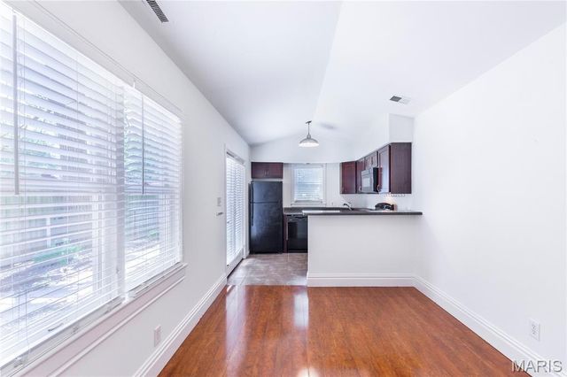 2118 Sidney Street, St Louis, MO 63104