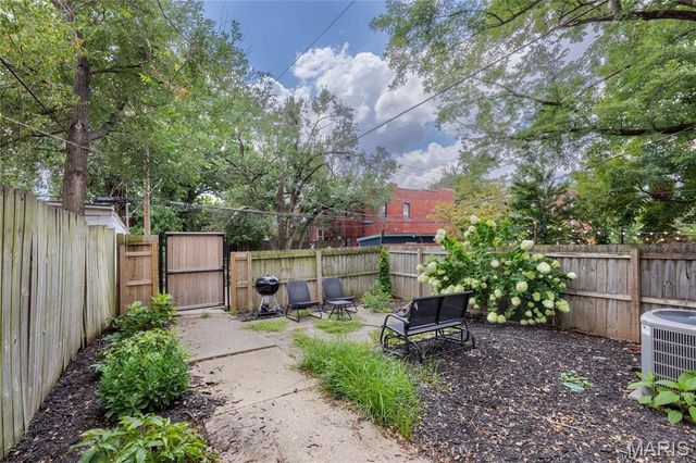 2118 Sidney Street, St Louis, MO 63104