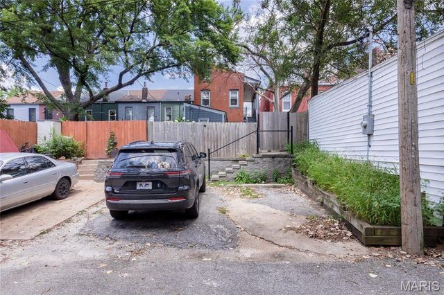2118 Sidney Street, St Louis, MO 63104