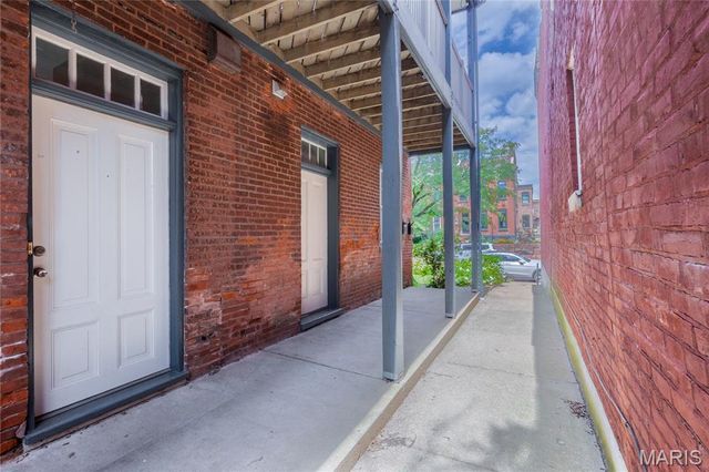 2118 Sidney Street, St Louis, MO 63104