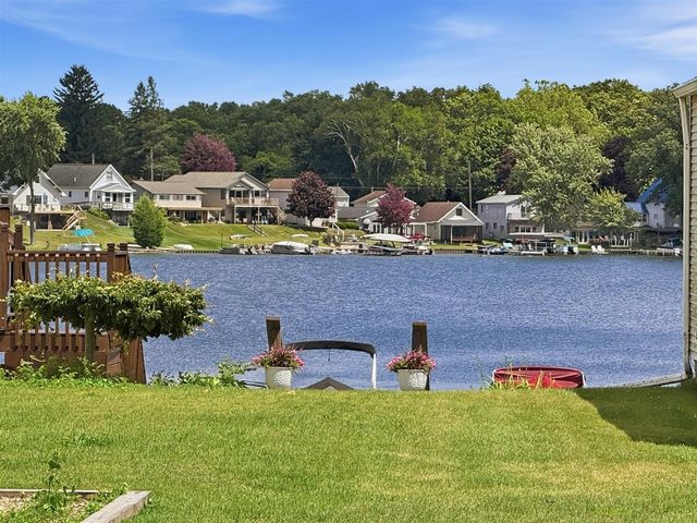 313 Ackerson Lake Drive, Jackson, MI 49201