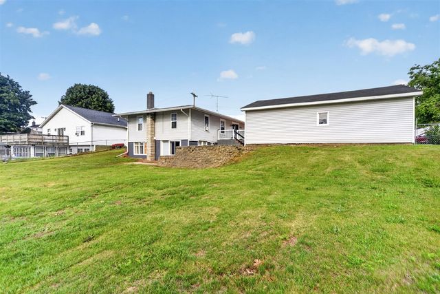 313 Ackerson Lake Drive, Jackson, MI 49201