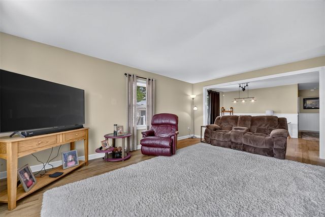 313 Ackerson Lake Drive, Jackson, MI 49201