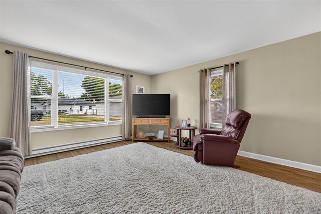 313 Ackerson Lake Drive, Jackson, MI 49201