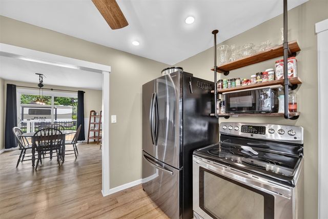313 Ackerson Lake Drive, Jackson, MI 49201
