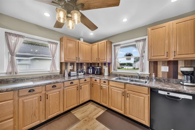 313 Ackerson Lake Drive, Jackson, MI 49201