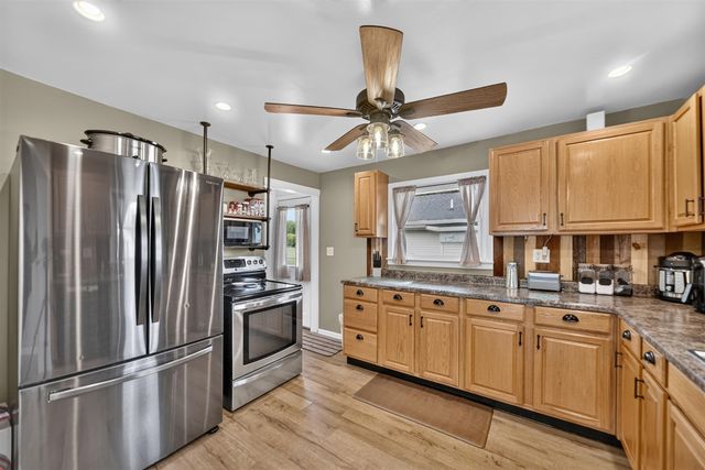313 Ackerson Lake Drive, Jackson, MI 49201