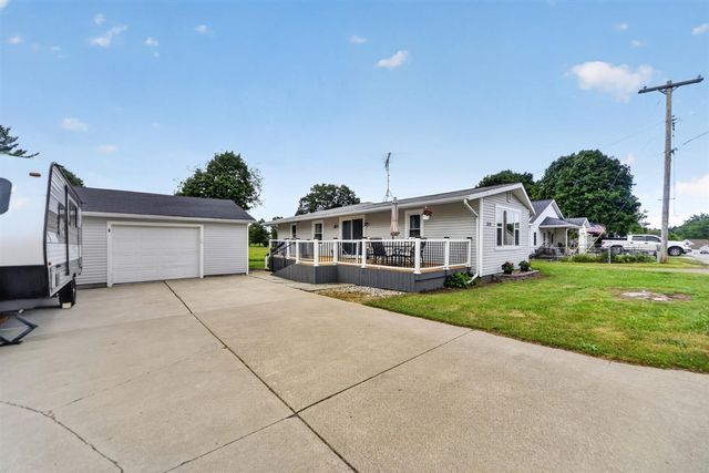 313 Ackerson Lake Drive, Jackson, MI 49201