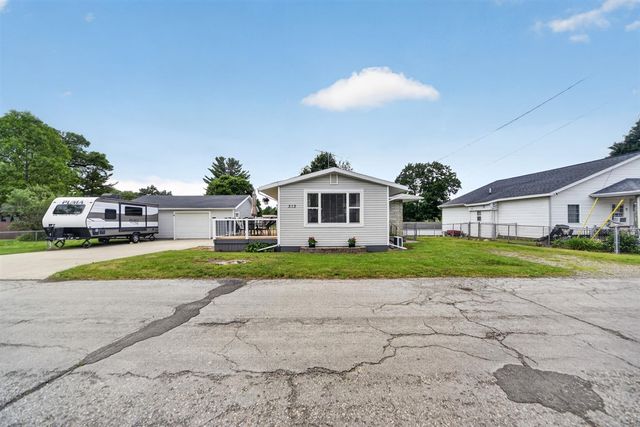 313 Ackerson Lake Drive, Jackson, MI 49201