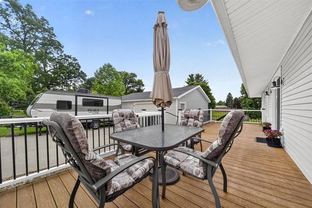 313 Ackerson Lake Drive, Jackson, MI 49201