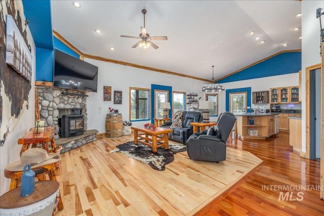 25940 Lansing Ln, Middleton, ID 83644