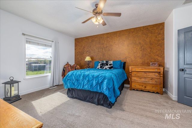 25940 Lansing Ln, Middleton, ID 83644