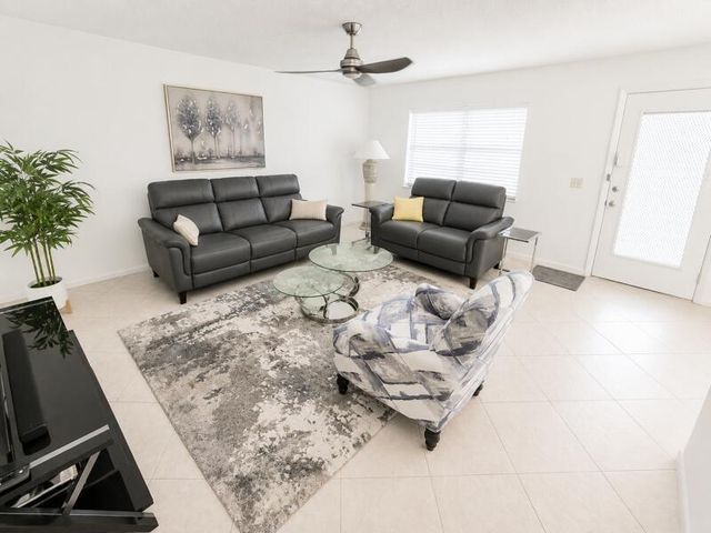 567 Burgundy L, Delray Beach, FL 33484