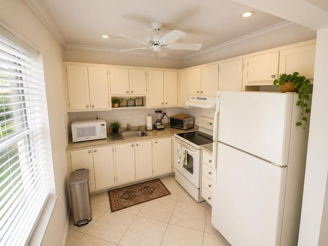567 Burgundy L, Delray Beach, FL 33484