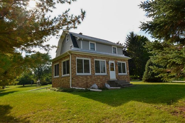 W265N2666 Meadowbrook ROAD, Pewaukee, WI 53072