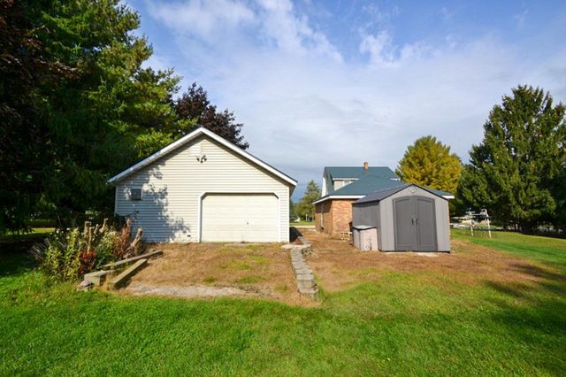 W265N2666 Meadowbrook ROAD, Pewaukee, WI 53072