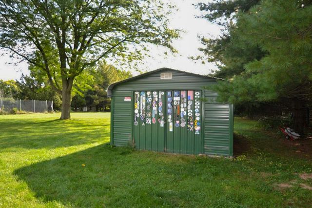 W265N2666 Meadowbrook ROAD, Pewaukee, WI 53072