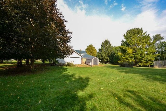 W265N2666 Meadowbrook ROAD, Pewaukee, WI 53072
