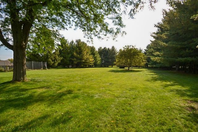 W265N2666 Meadowbrook ROAD, Pewaukee, WI 53072