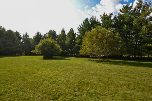 W265N2666 Meadowbrook ROAD, Pewaukee, WI 53072