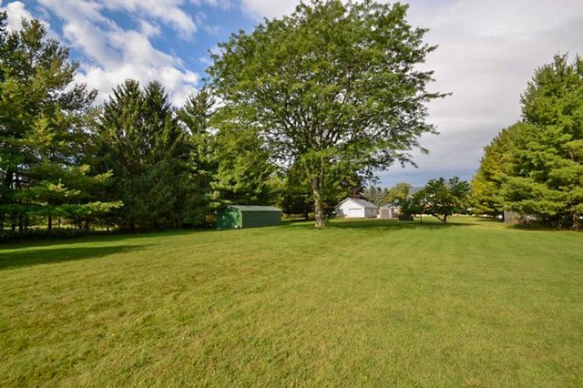 W265N2666 Meadowbrook ROAD, Pewaukee, WI 53072