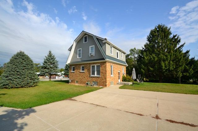 W265N2666 Meadowbrook ROAD, Pewaukee, WI 53072
