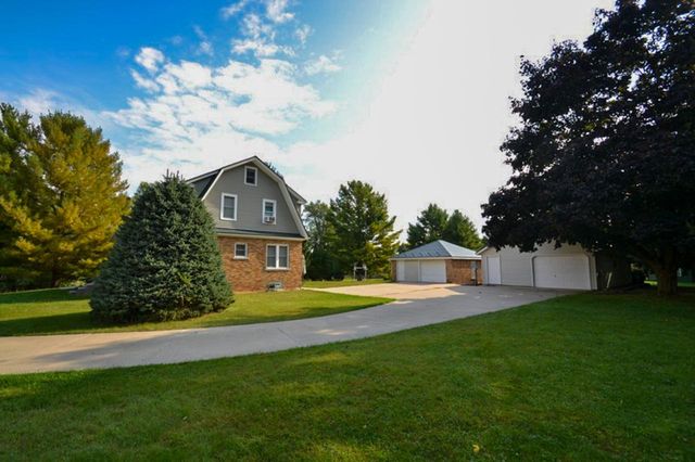 W265N2666 Meadowbrook ROAD, Pewaukee, WI 53072
