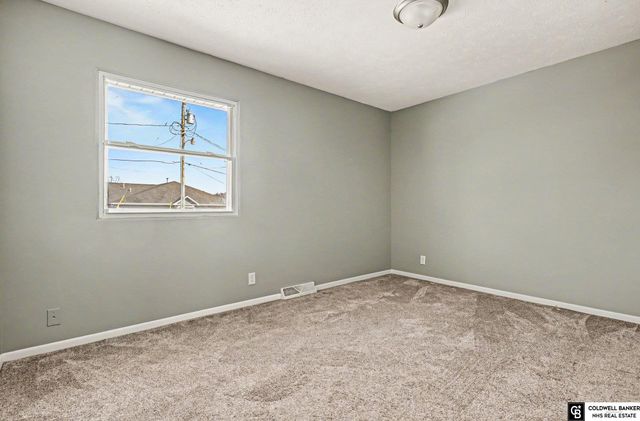 6610 Vernon Avenue, Omaha, NE 68104