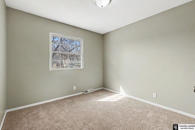 6610 Vernon Avenue, Omaha, NE 68104